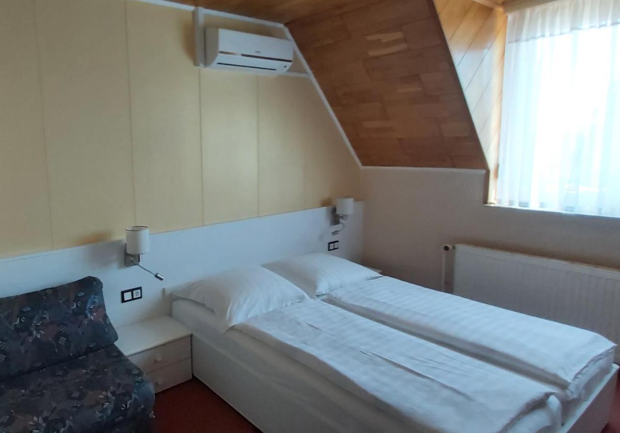Hotel Holp Panzio Balatonföldvár Exteriér fotografie